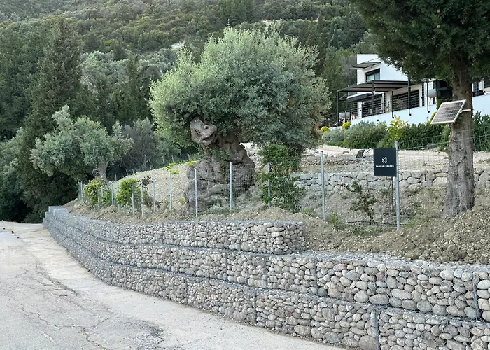 Vasiliki Houses
